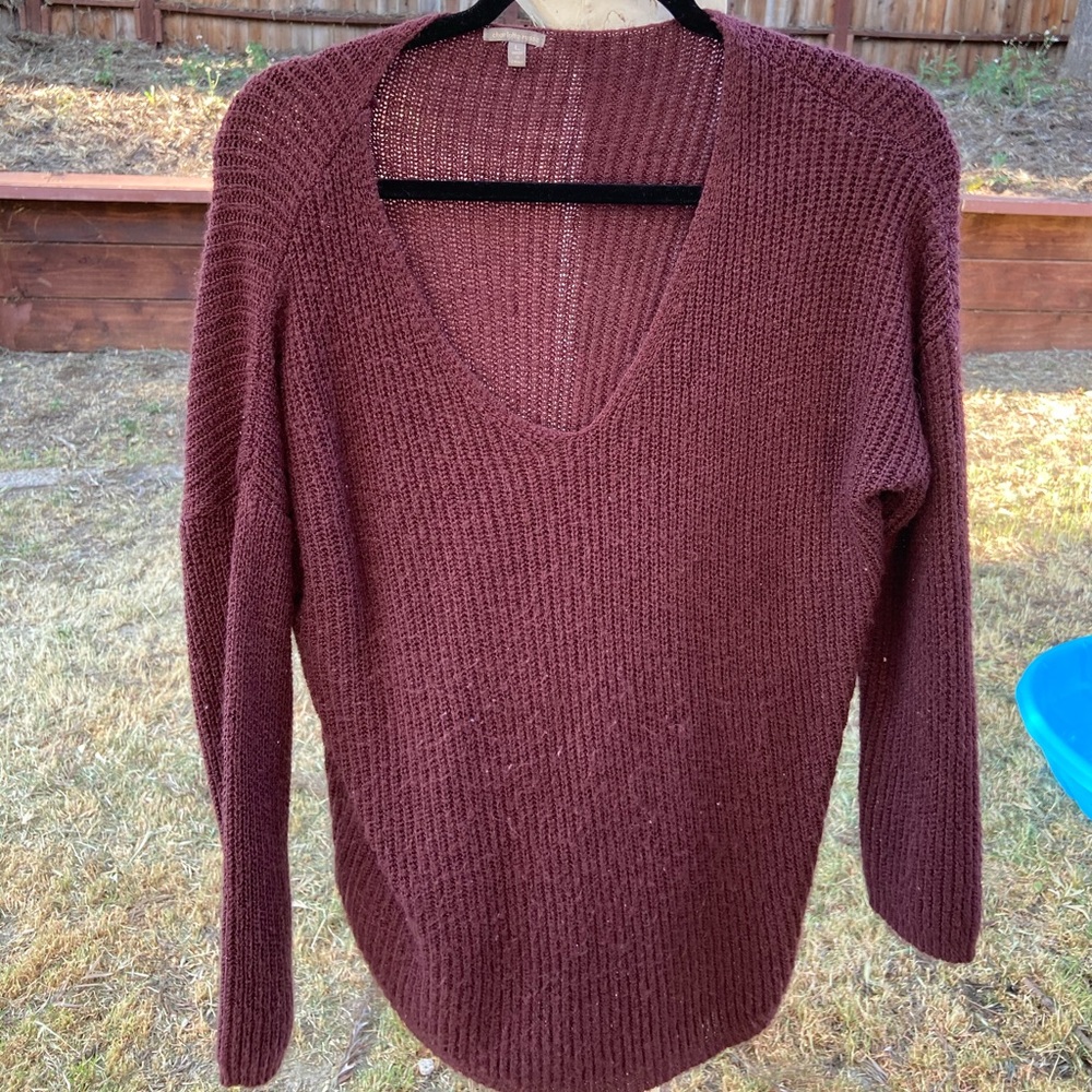 Mauve knitted material sweatshirt.